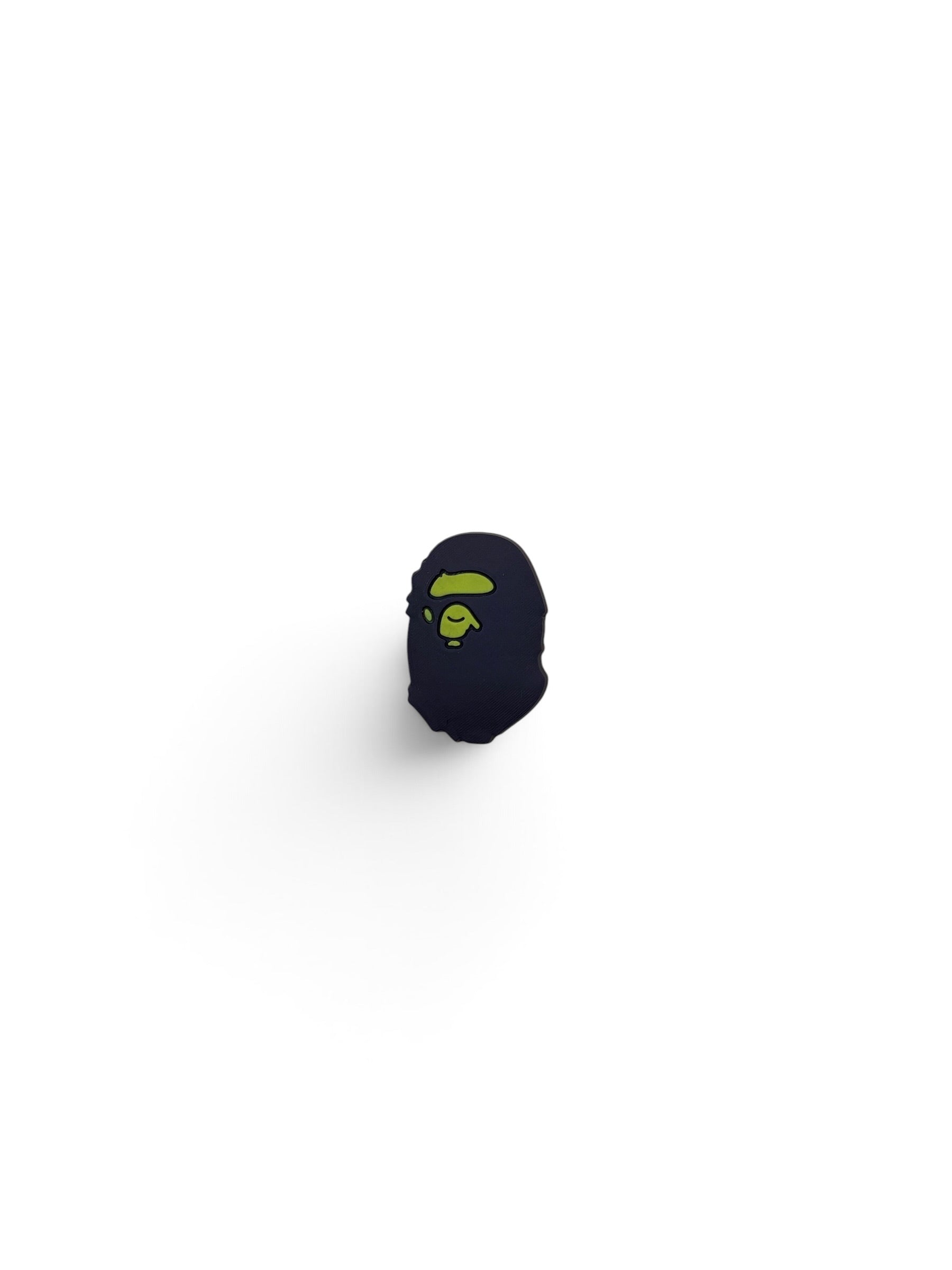 Pin’s pvc Bape